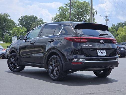 Black Cherry 2022 Kia Sportage LX