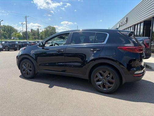Black Cherry 2022 Kia Sportage LX