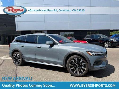 Thunder Gray Metallic 2023 Volvo V60 Cross Country B5 Ultimate
