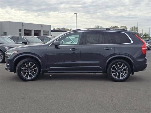 2016 Volvo XC90 T6 Momentum
