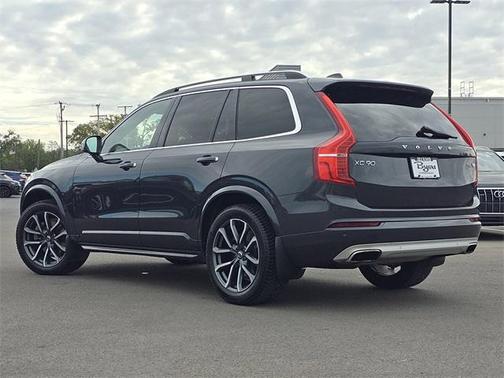 2016 Volvo XC90 T6 Momentum