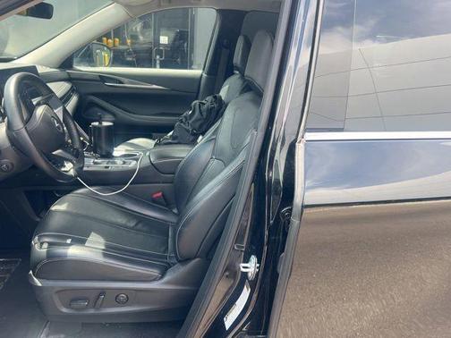 Mineral Black 2023 INFINITI QX60 Luxe