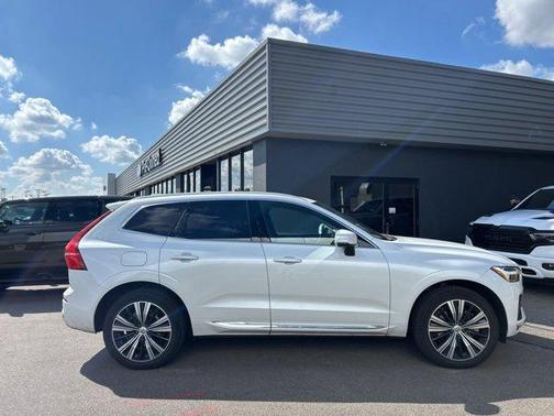 2022 Volvo XC60 Recharge Plug-In Hybrid T8 Inscription Extended Range