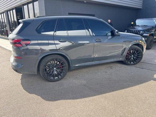 2025 BMW X5 M60i