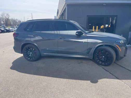 2025 BMW X5 M60i