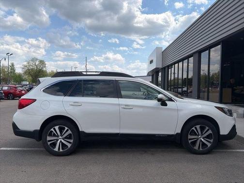 White 2018 Subaru Outback 2.5i Limited