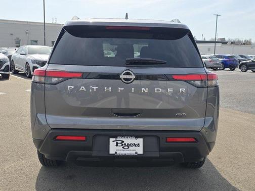 2025 Nissan Pathfinder SV