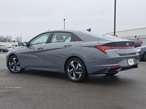 2022 Hyundai ELANTRA Limited