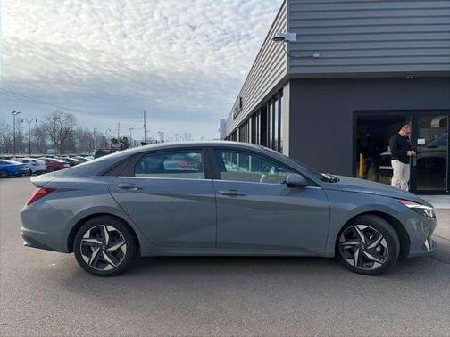 2022 Hyundai ELANTRA Limited