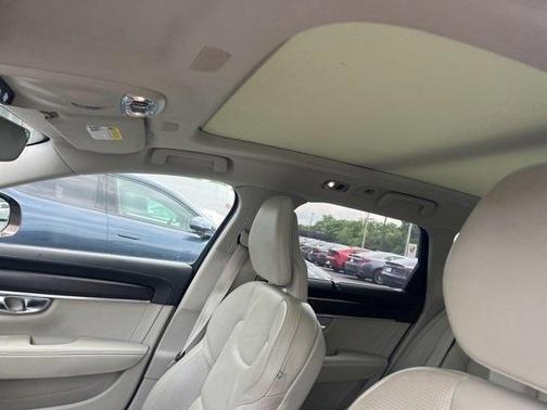 2017 Volvo V90 Cross Country T6