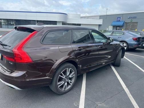 2017 Volvo V90 Cross Country T6