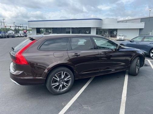 2017 Volvo V90 Cross Country T6