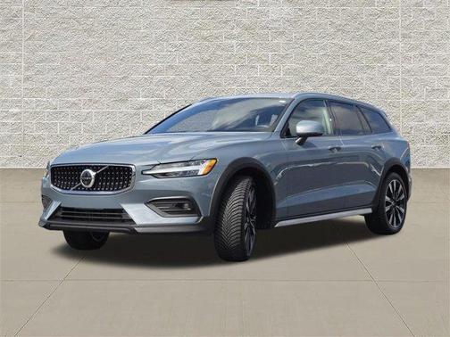Thunder Gray Metallic 2023 Volvo V60 Cross Country B5 Ultimate