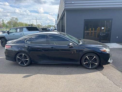 Midnight Black Metallic 2018 Toyota Camry XSE