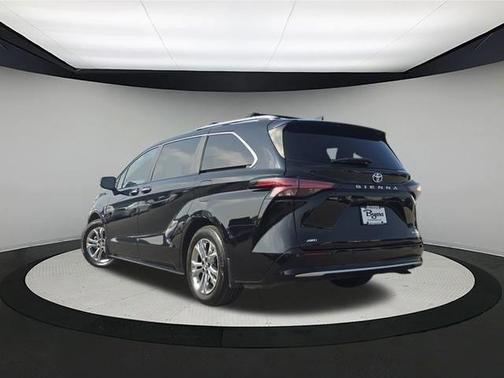 2023 Toyota Sienna Platinum 7 passenger