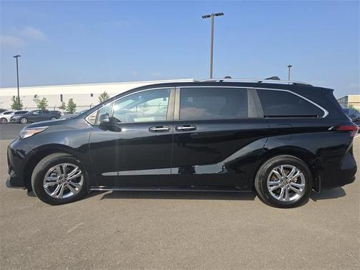 2023 Toyota Sienna Platinum 7 passenger