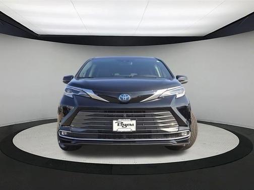 2023 Toyota Sienna Platinum 7 passenger