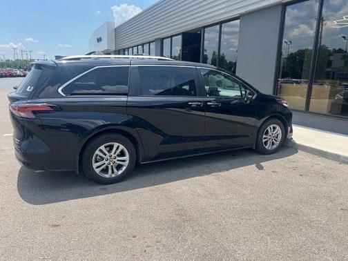 2023 Toyota Sienna Platinum 7 passenger