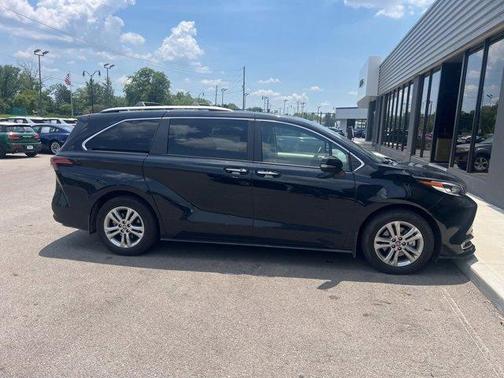 2023 Toyota Sienna Platinum 7 passenger