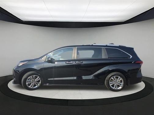 2023 Toyota Sienna Platinum 7 passenger