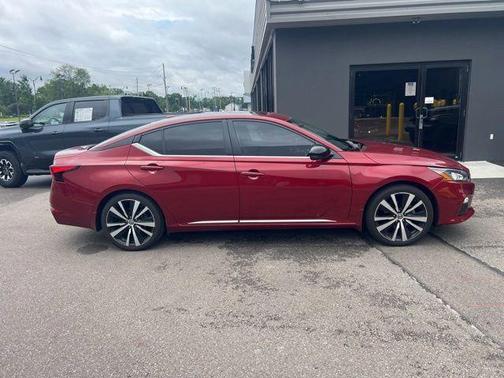 Scarlet Ember 2021 Nissan Altima 2.5 SR