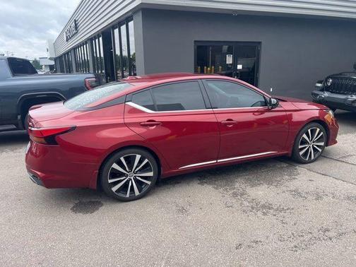 Scarlet Ember 2021 Nissan Altima 2.5 SR