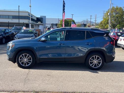 Metallic 2024 GMC Terrain SLT
