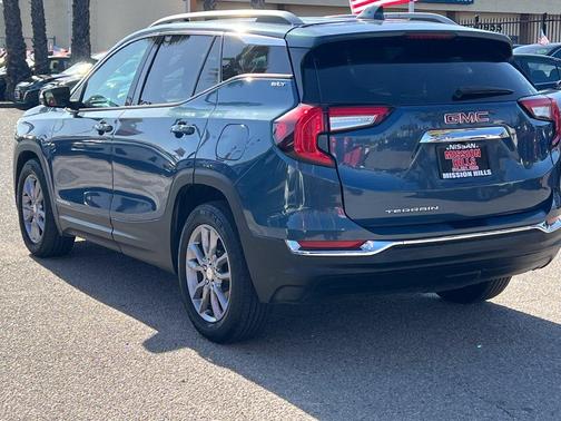 Metallic 2024 GMC Terrain SLT
