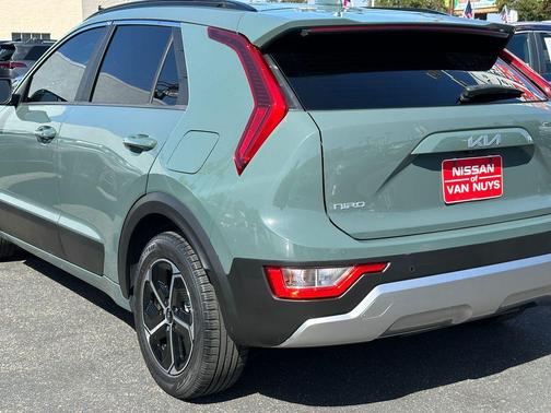 Green 2024 Kia Niro EX