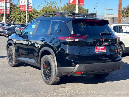 Obsidian Black 2026 Nissan Rogue Rock Creek