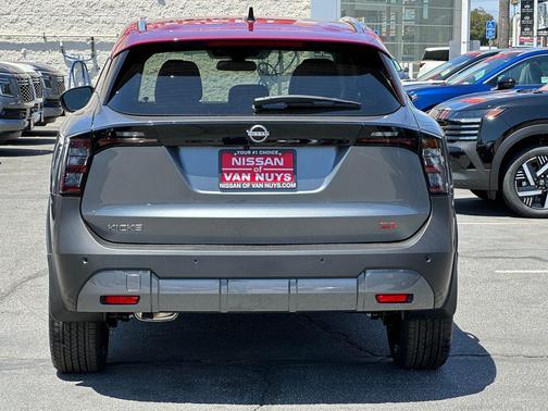 2t Gun Red Roof 2026 Nissan Kicks SR