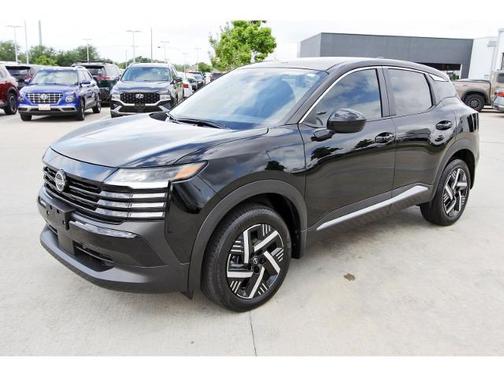 Super Black 2025 Nissan Kicks SV