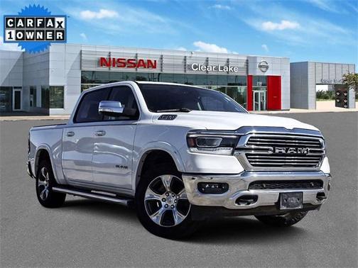 Photo 1 of 32 of 2019 RAM 1500 Laramie