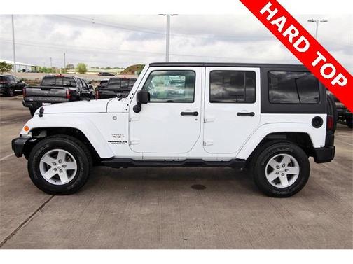 Photo 4 of 29 of 2017 Jeep Wrangler Unlimited Sahara