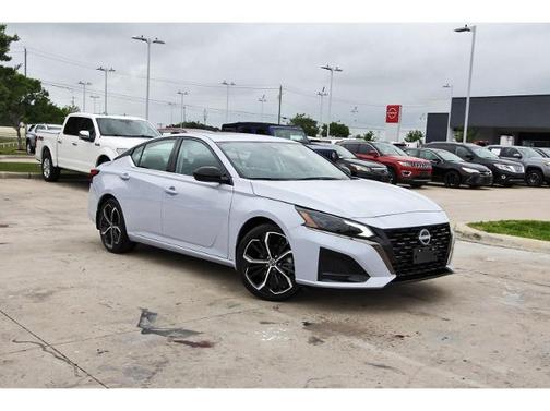 Gray Sky Pearl 2025 Nissan Altima SR