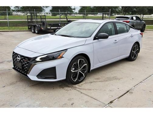 Gray Sky Pearl 2025 Nissan Altima SR
