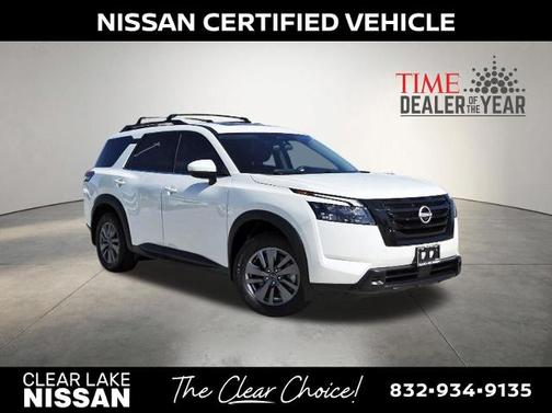 White 2024 Nissan Pathfinder SV