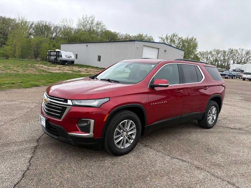 Radiant Red Tintcoat 2023 Chevrolet Traverse LT Cloth