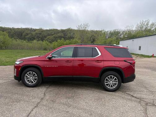 Radiant Red Tintcoat 2023 Chevrolet Traverse LT Cloth
