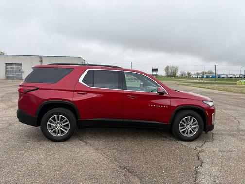 Radiant Red Tintcoat 2023 Chevrolet Traverse LT Cloth