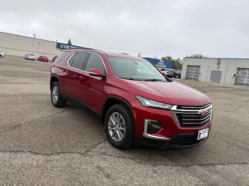 Radiant Red Tintcoat 2023 Chevrolet Traverse LT Cloth