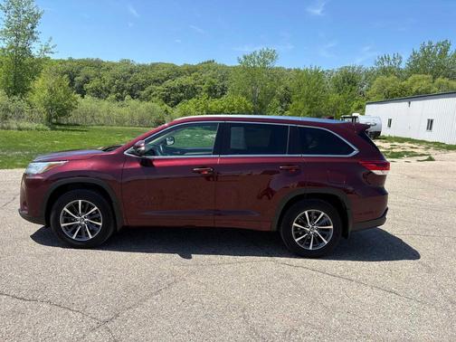 Ooh La La Rouge Mica 2018 Toyota Highlander XLE