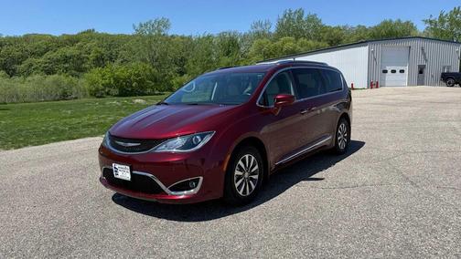 Velvet Red Pearlcoat 2020 Chrysler Pacifica Touring-L Plus