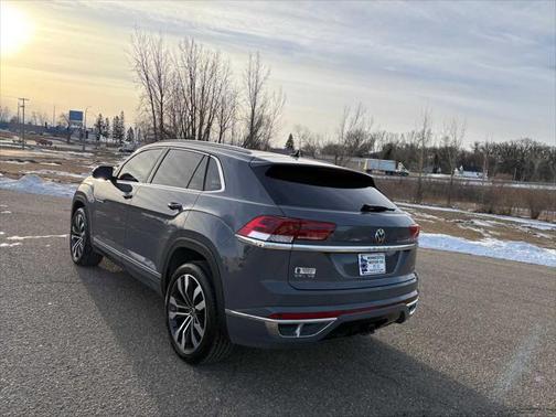 2022 Volkswagen Atlas Cross Sport 3.6L V6 SEL Premium R-Line