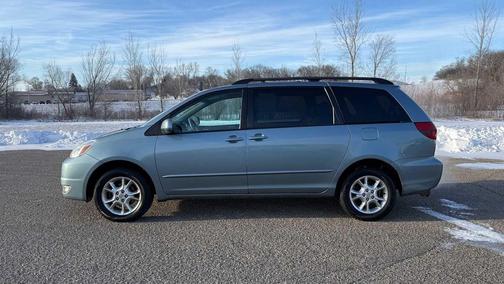 2005 Toyota Sienna XLE