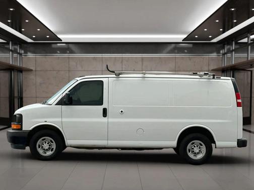 Summit White 2017 Chevrolet Express 2500 Work Van