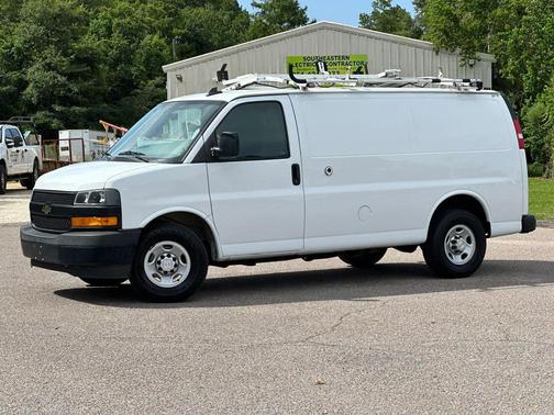 Summit White 2018 Chevrolet Express 2500 Work Van