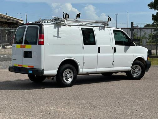 Summit White 2018 Chevrolet Express 2500 Work Van