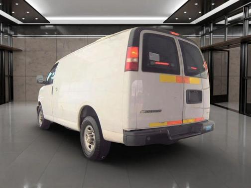 White 2018 Chevrolet Express 2500 Base
