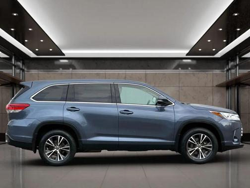 2019 Toyota Highlander LE I4